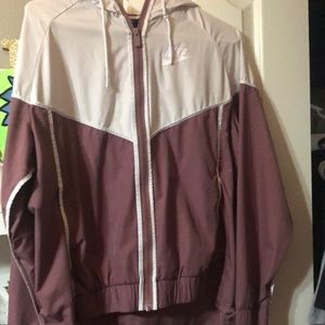 Nike wind breaker zip up size large !